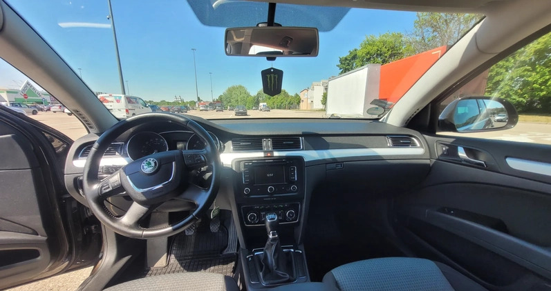 Skoda Superb cena 30000 przebieg: 306000, rok produkcji 2013 z Białystok małe 92